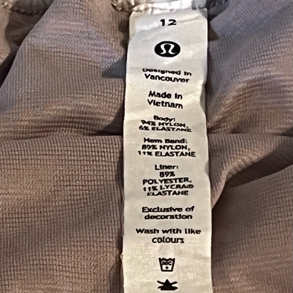 Lululemon Hotty Hot Short II *Long 4" - Picture 11 of 11